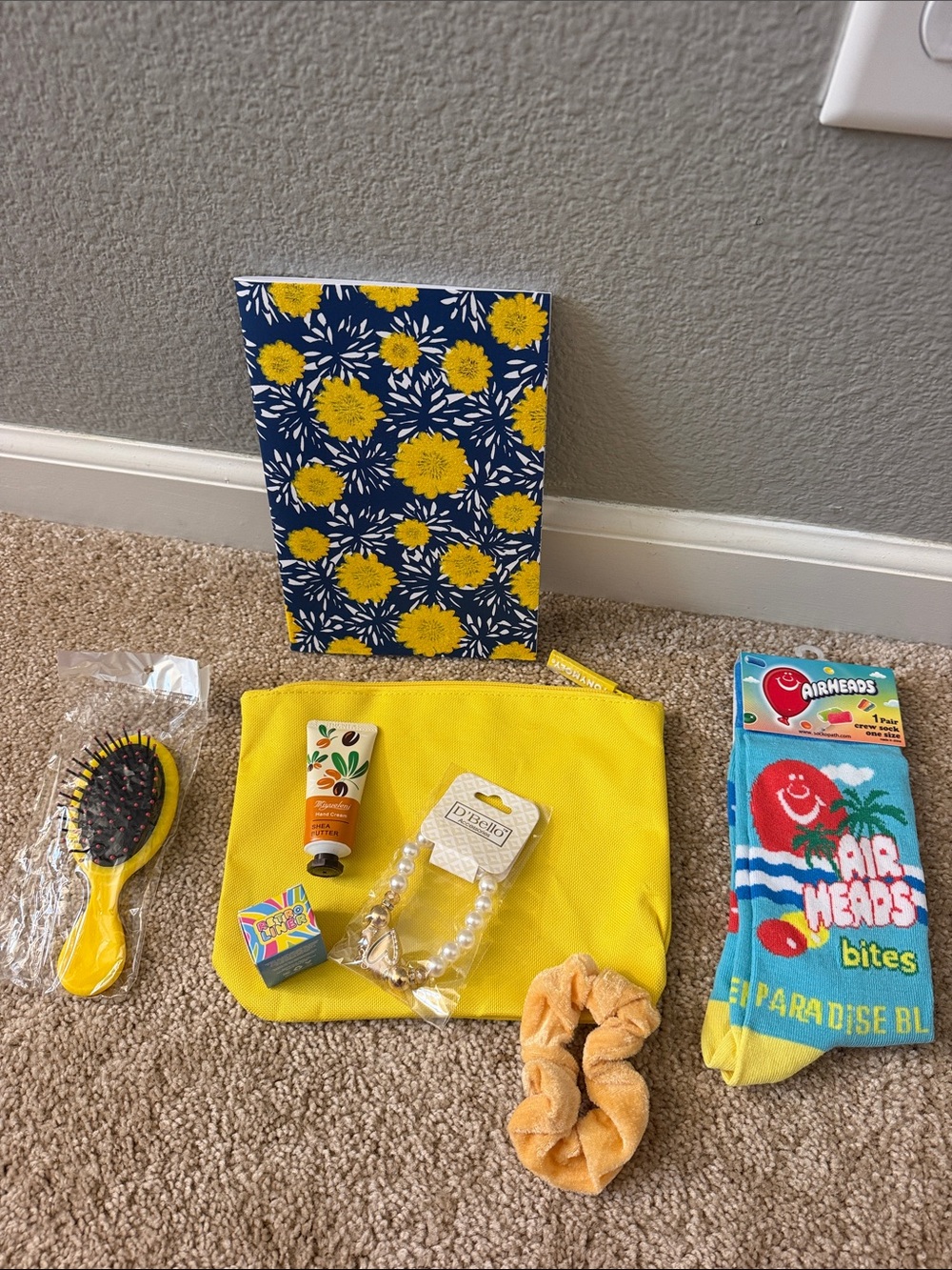 tonyMoly Yellow Cosmetic Pouch Gift Set